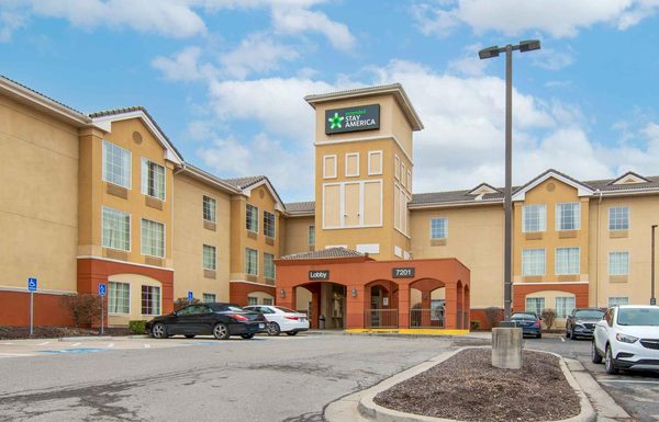 Days Inn by Wyndham Overland Park Metcalf Convention Center — Property