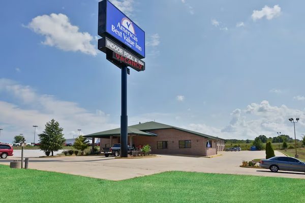 Days Inn By Wyndham Ozark Springfield — Property