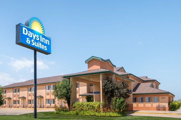 Days Inn by Wyndham Park City Kansas — Property