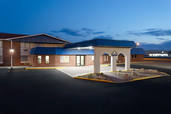 Days Inn by Wyndham Rawlins — Property