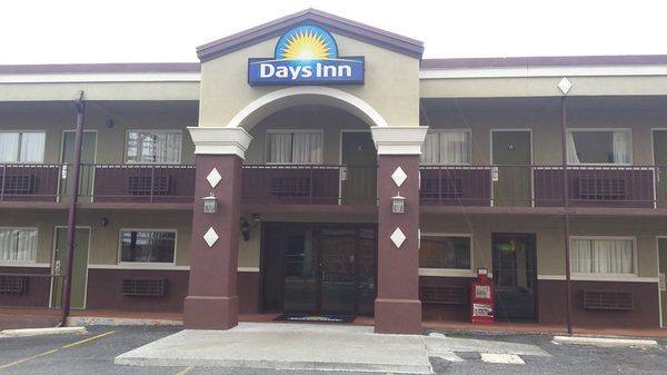 Days Inn by Wyndham Rock Springs — Property