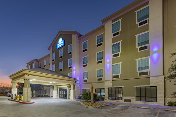 Days Inn by Wyndham San Antonio — Property