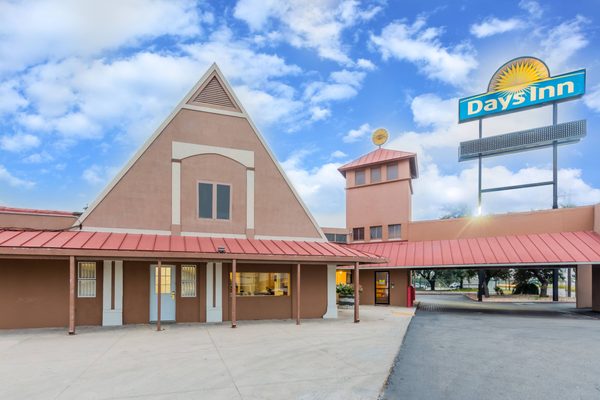 Days Inn by Wyndham San Antonio Splashtown Att Center — Property