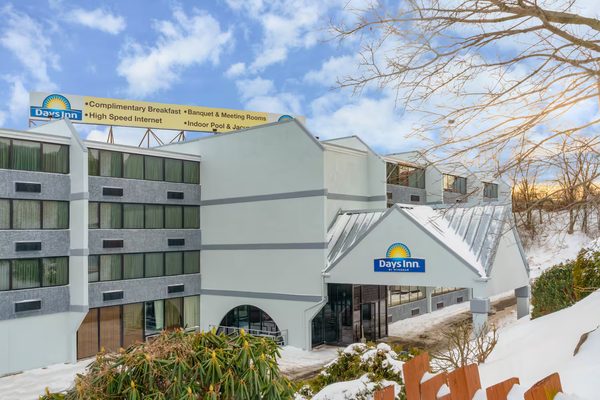 Days Inn by Wyndham Scranton PA — Property