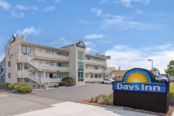 Days Inn by Wyndham Seattle North of Downtown — Property