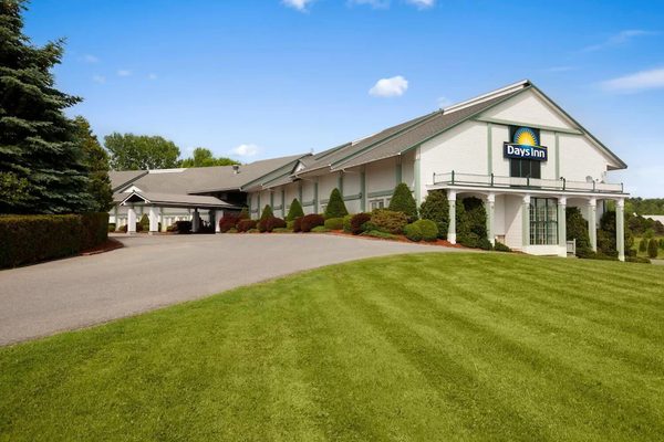 Days Inn by Wyndham Shelburne Burlington — Property