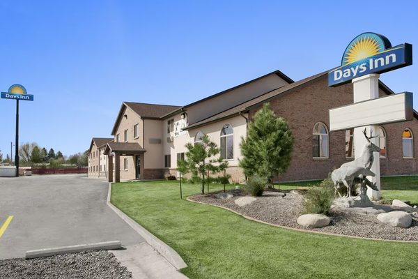 Days Inn by Wyndham Sheridan — Property