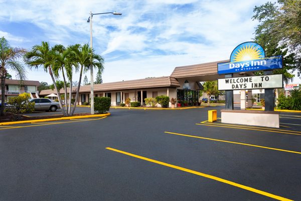 Days Inn by Wyndham St Petersburg Central — Property
