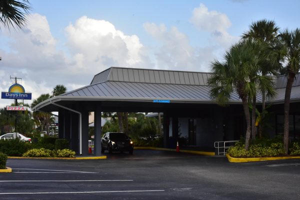 Days Inn by Wyndham Stuart — Property