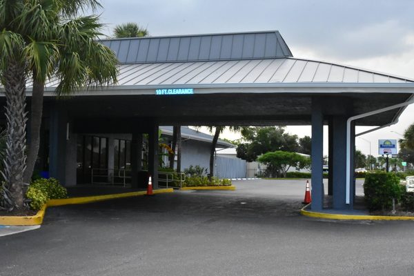Days Inn by Wyndham Stuart — Property