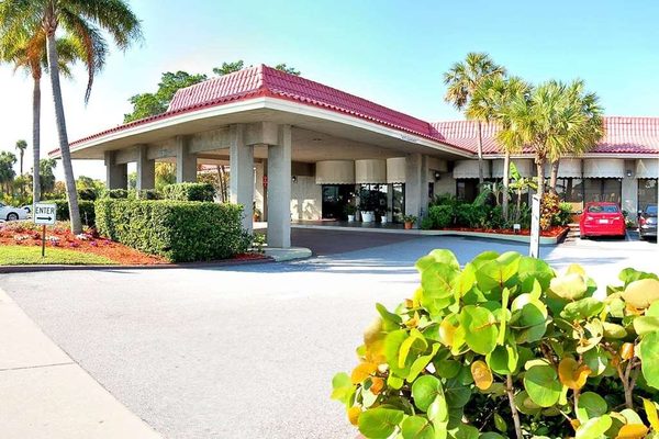 Days Inn by Wyndham Stuart — Property