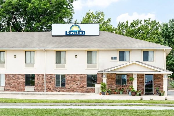 Days Inn by Wyndham Warrensburg — Property