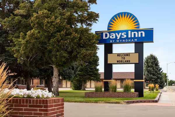 Days Inn by Wyndham Worland — Property