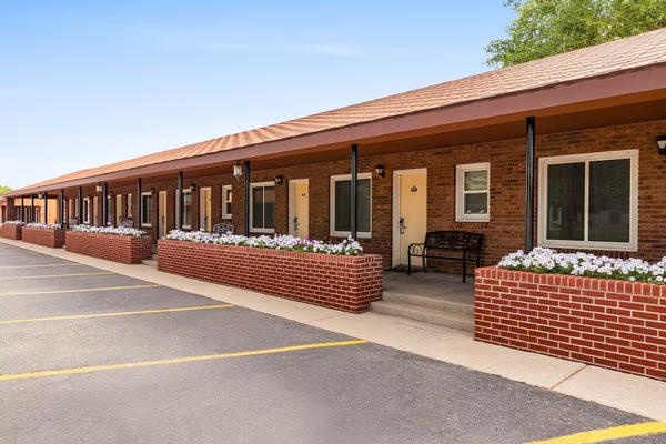 Days Inn by Wyndham Worland — Property