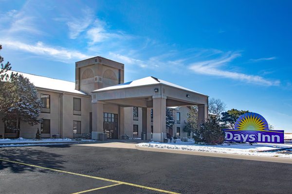 Days Inn Suites by Wyndham Cuba — Property