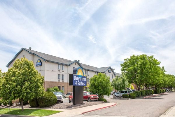 Days Inn Suites by Wyndham Denver International Airport — Property