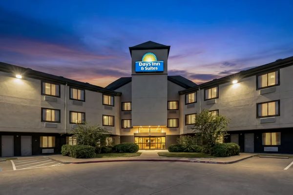 Days Inn Suites by Wyndham DeSoto — Property