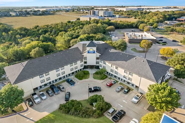 Days Inn Suites by Wyndham DeSoto — Property