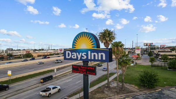 Days Inn Suites By Wyndham Downtown University Of Houston — Property