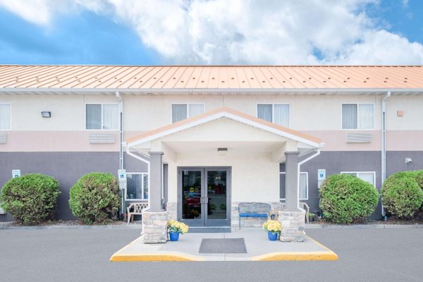 Days Inn Suites by Wyndham Fargo 19th Ave Airport Dome — Property