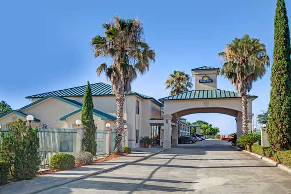 Days Inn Suites By Wyndham Houston North spring — Property