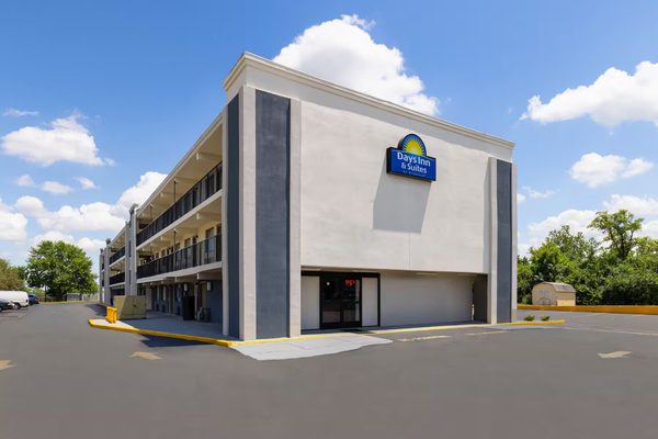 Days Inn Suites By Wyndham Indianapolis Airport East — Property