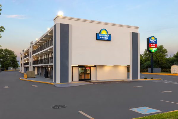 Days Inn Suites By Wyndham Indianapolis Airport East — Property