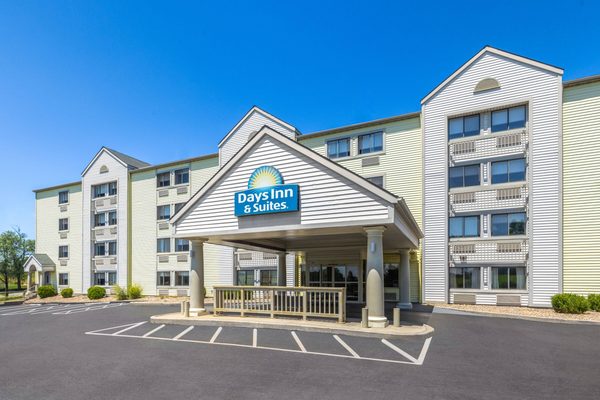 Days Inn Suites By Wyndham Kansas City South — Property