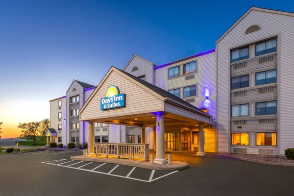 Days Inn Suites By Wyndham Kansas City South — Property