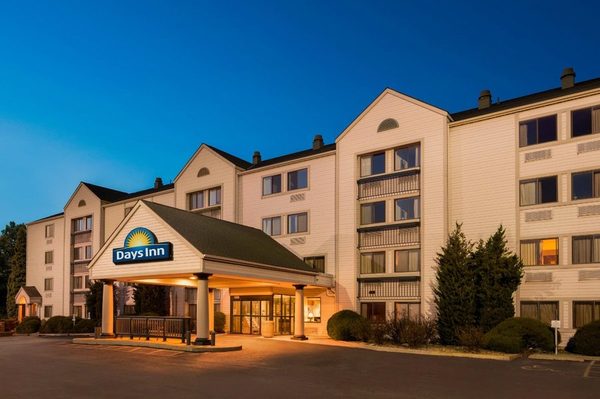 Days Inn Suites By Wyndham Kansas City South — Property