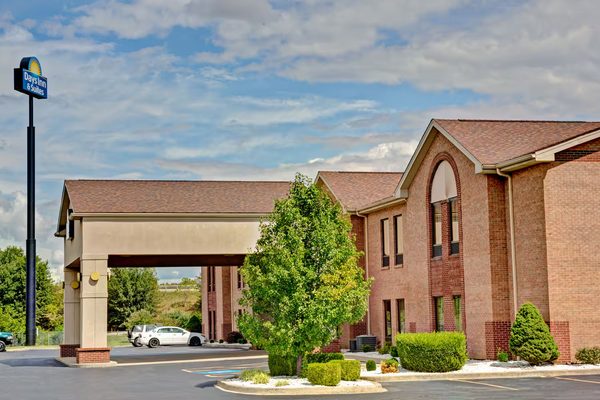 Days Inn Suites by Wyndham Louisville SW — Property