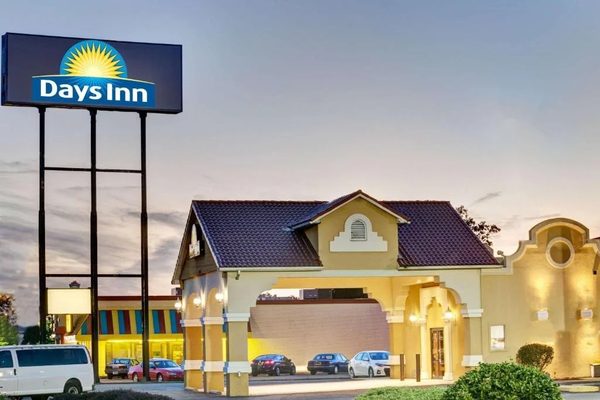 Days Inn Suites by Wyndham Louisville SW — Property