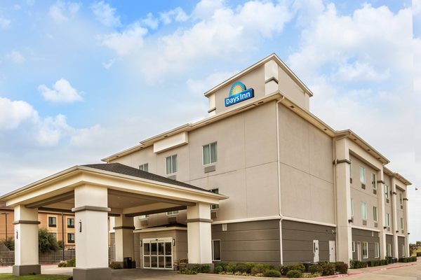 Days Inn Suites by Wyndham Mineral Wells — Property