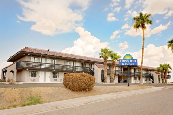Days Inn Suites by Wyndham Needles — Property