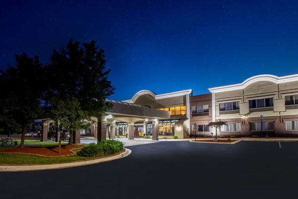 Days Inn Suites by Wyndham Rochester Hills MI — Property