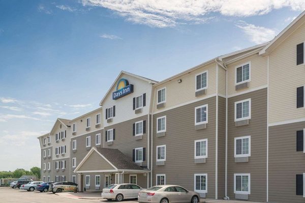 Days Inn Suites by Wyndham Rochester Mayo Clinic South — Property