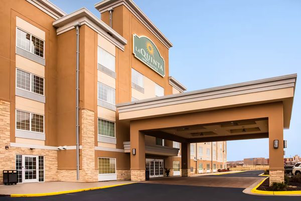 Days Inn Suites by Wyndham Rochester Mayo Clinic South — Property