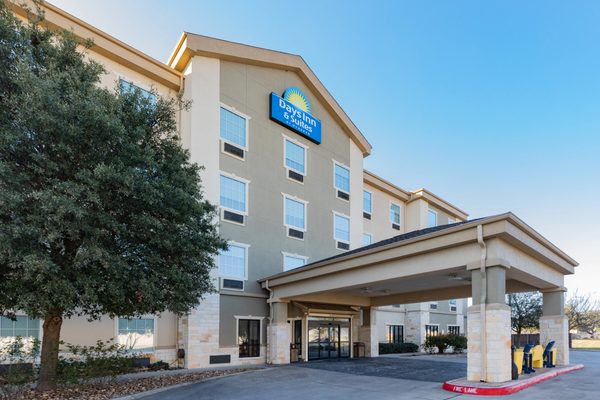 Days Inn Suites by Wyndham San Antonio Near Frost Bank Center — Property