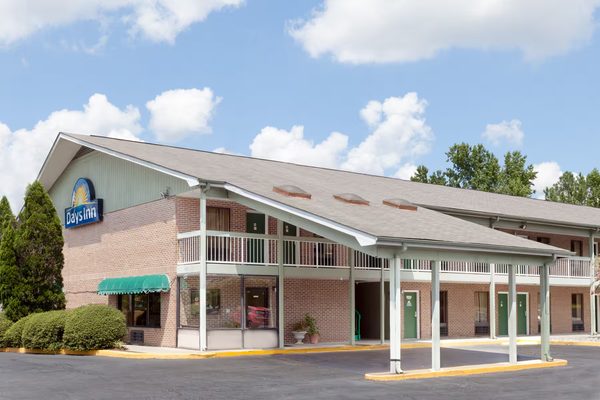 Days Inn Suites by Wyndham SE Columbia Ft Jackson — Property