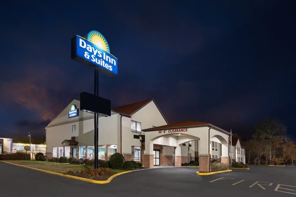 Days Inn Suites by Wyndham Seaford — Property