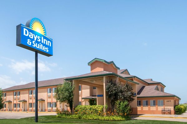 Days Inn Suites by Wyndham Wichita — Property