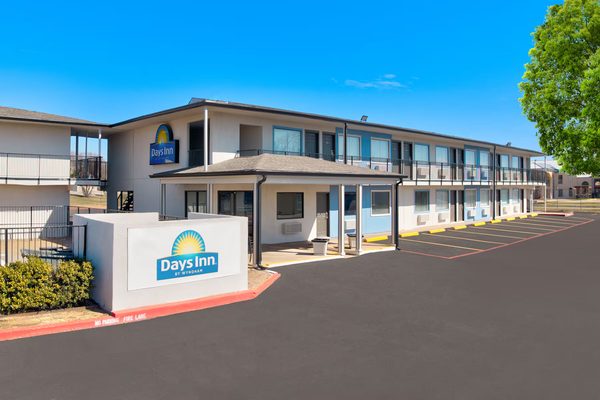 Days Inn Suites by Wyndham Wichita — Property