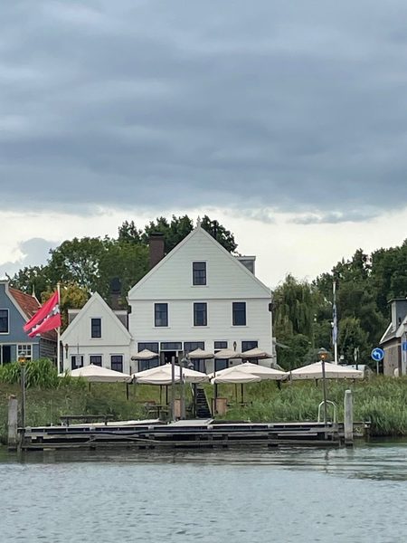 De Durgerdam — Property