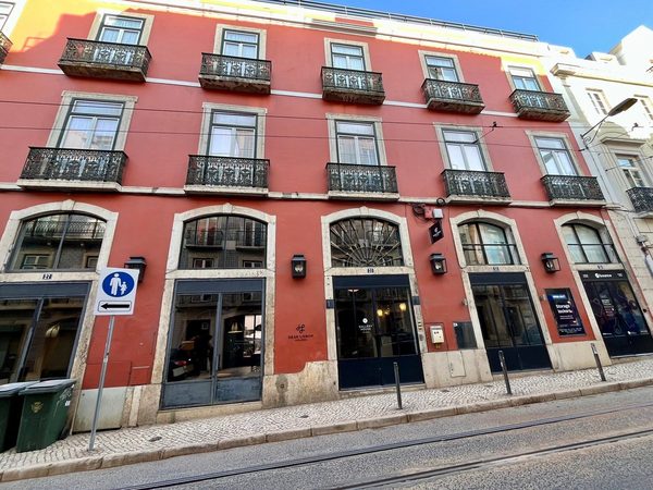 Dear Lisbon Gallery House — Property