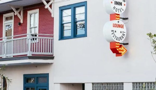 Dew Drop Inn Hotel Lounge — Property