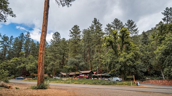 Don Hoel s Cabins — Property