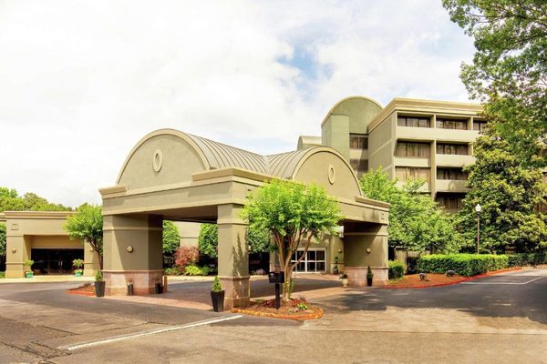DoubleTree by Hilton Atlanta Windy Hill Ballpark — Property