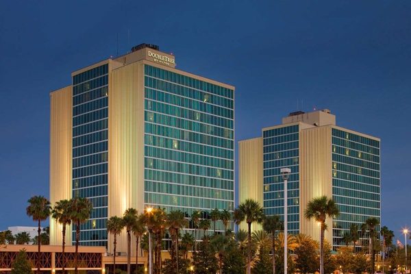 DoubleTree by Hilton Hotel at the Entrance to Universal Orlando Orlando Florida — Property