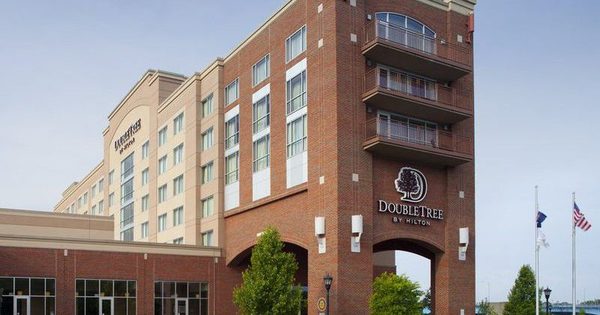 Doubletree By Hilton Hotel Bay City Riverfront Bay City Michigan — Property