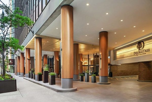 DoubleTree by Hilton Hotel Chicago Magnificent Mile — Property